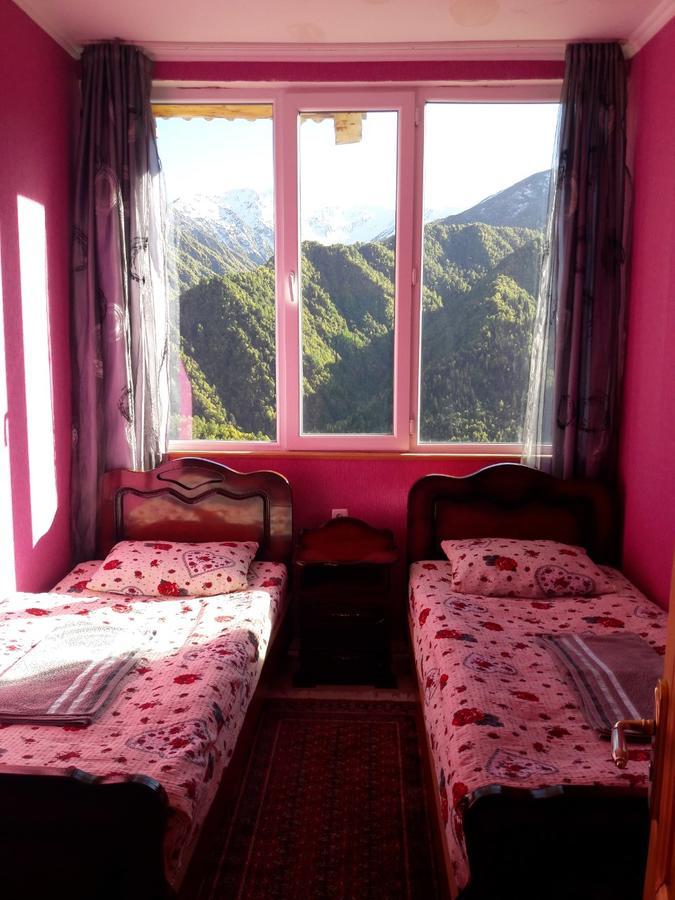 Betegi Guest House Mestia Buitenkant foto